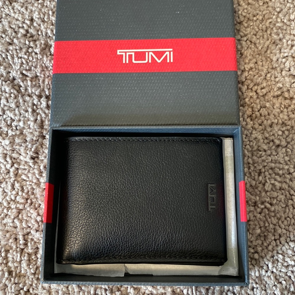 TUMI Nassau SLG Wallet